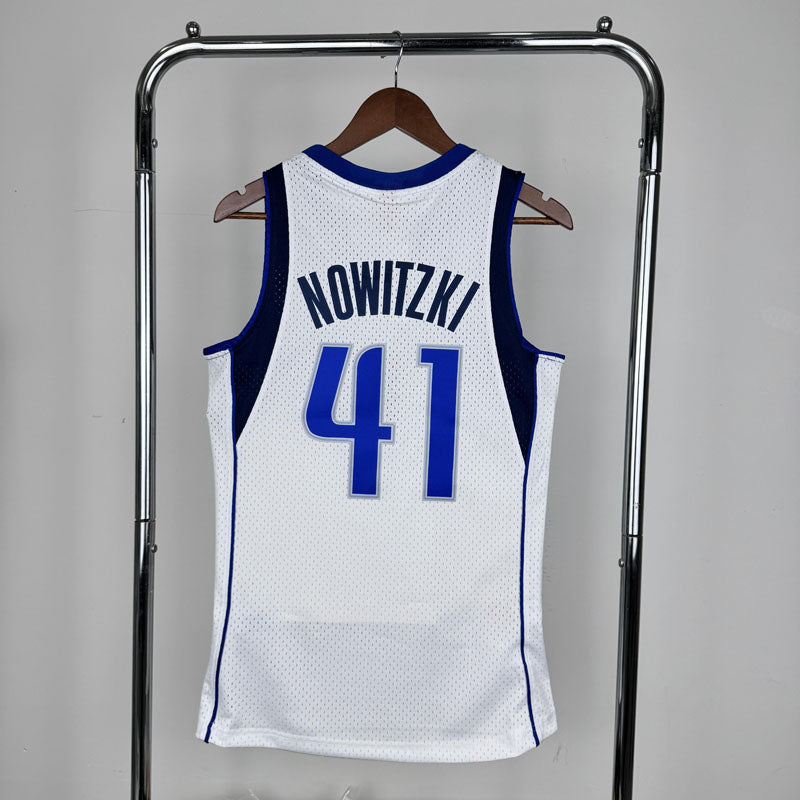 Regata Dallas Mavericks Retrô Mitchell & Ness 2010/2011 Dirk Nowitzki