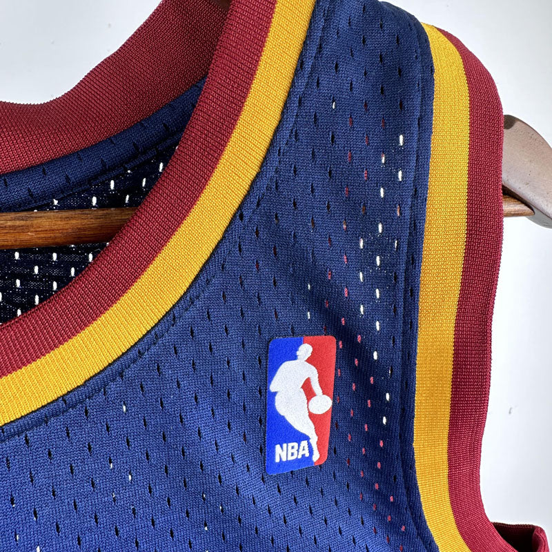 Regata Cleveland Cavaliers Retrô Mitchell & Ness 2015/2016 Kyrie Irving